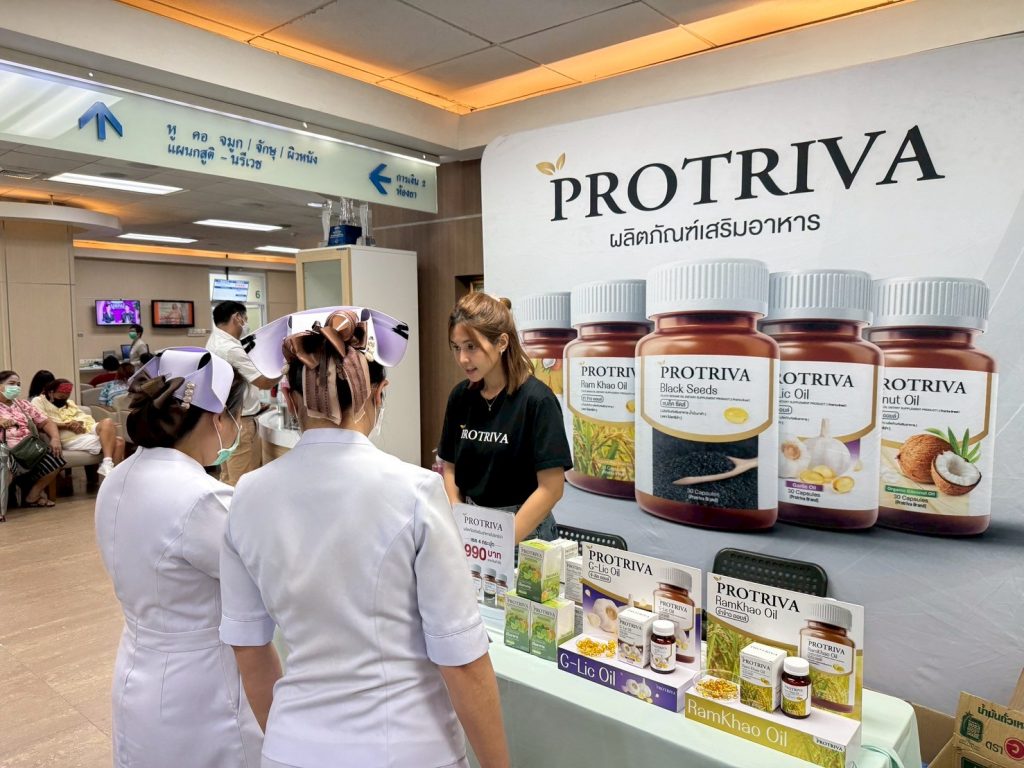 โรงบาลสำโรง 2 1 บริษัท นิวทริชั่น ไซเอนซ์ แลบบอราทอรี่ (ประเทศไทย) จำกัด หรือโปรทริว่า (Protriva) ผู้นำด้านผลิตภัณฑ์เสริมอาหารเพื่อสุขภาพ เข้าร่วมกิจกรรม Health Fair @Hospital Roadshow 2025 ณ โรงพยาบาลสำโรงการแพทย์ เมื่อวันศุกร์ที่ 30 พฤษภาคม พ.ศ. 2568 ที่ผ่านมา เพื่อร่วมสร้างสังคมที่ใส่ใจสุขภาพ ผ่านกิจกรรมให้ความรู้ในบรรยากาศที่เข้าถึงง่าย ครบครัน และเป็นกันเอง